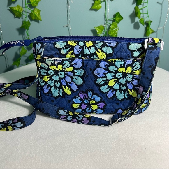 VERA BRADLEY CROSS BODY - Picture 5 of 6